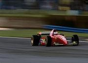 英雄联盟总决赛2025-篮球世界的双重焦点，库里只手掌控比赛，太阳粉碎76人野心