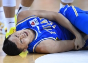 英雄联盟总决赛直播-缺席投篮球场，球员面临风雨考验