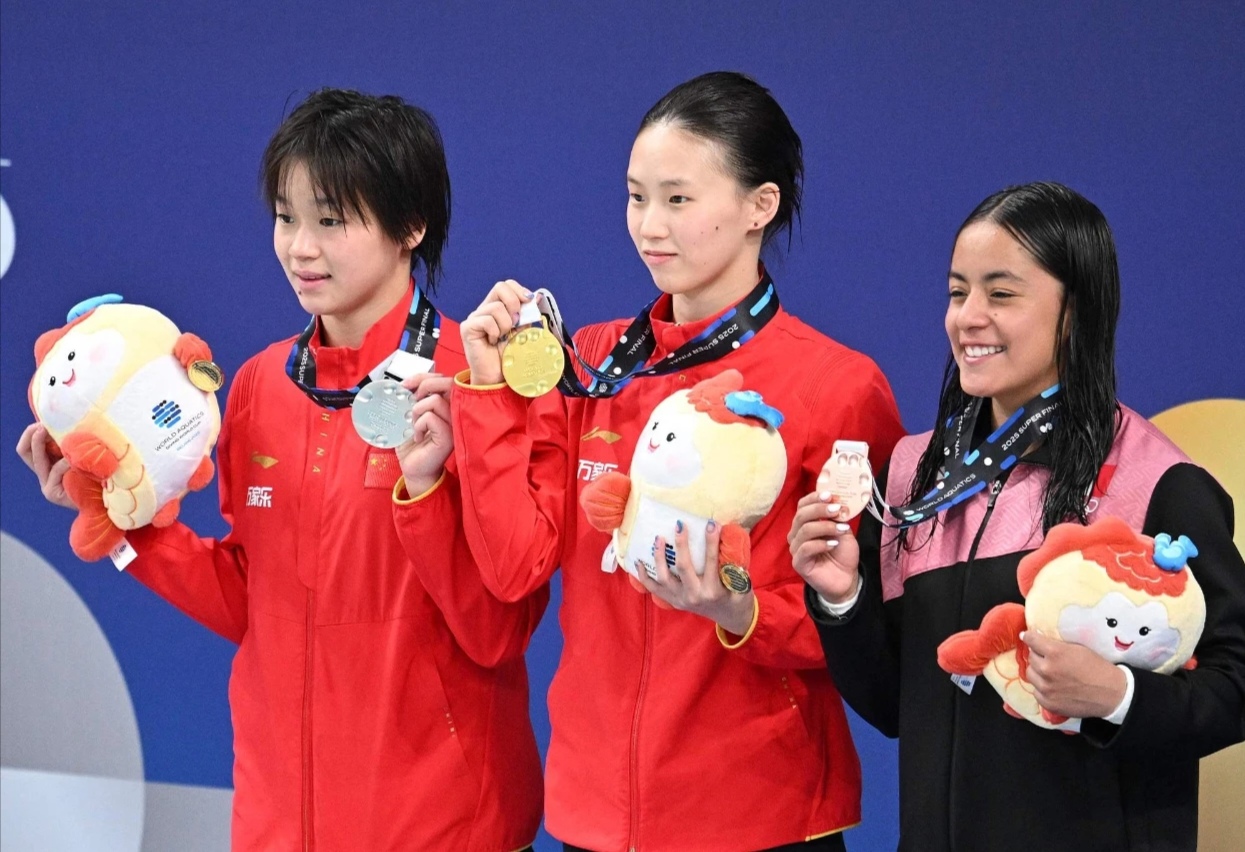 世界体育赛场女选手发挥出色