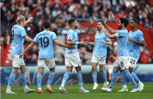 曼城碾压对手，领跑小组第一的简单介绍