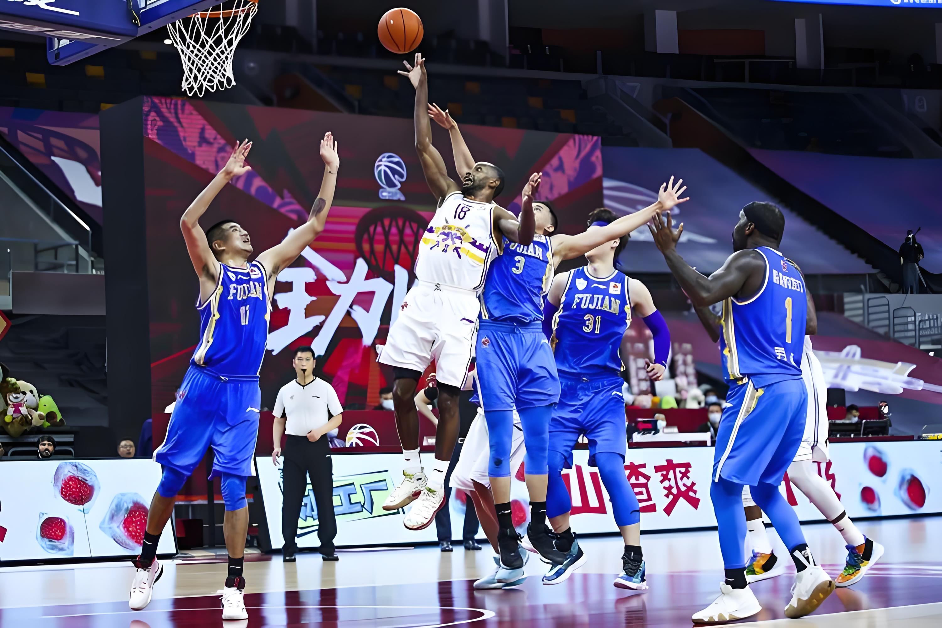 深圳队员备战,积极备战下一场比赛 深圳队员备战,积极备战下一场比赛