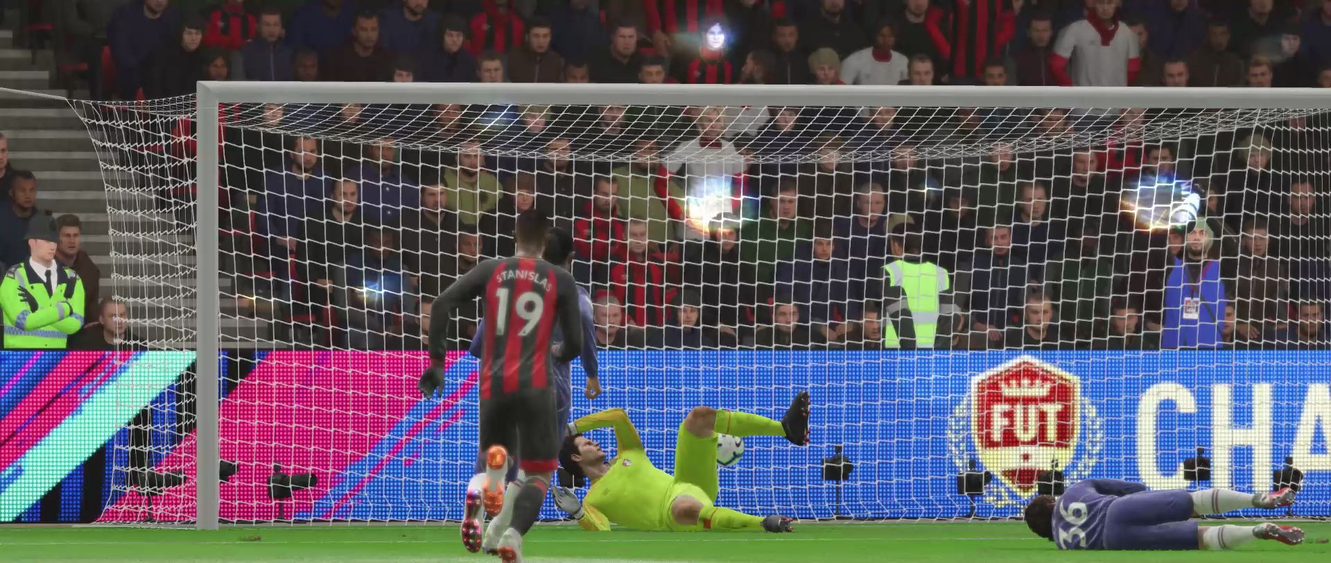 切尔西主场腰斩,ZOLA挑战教练态度的简单介绍 切尔西主场腰斩,ZOLA挑战教练态度的简单介绍