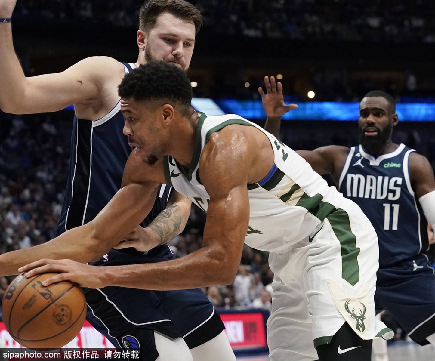 北京队碾压独行侠,字母哥刷新纪录 北京队碾压独行侠,字母哥刷新纪录