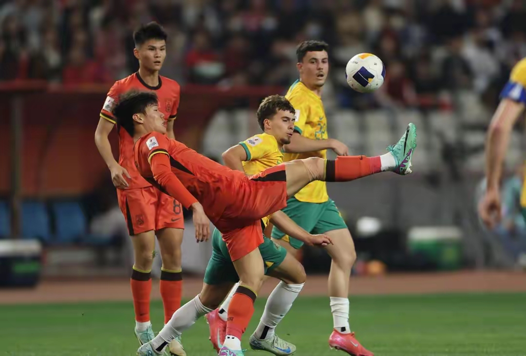 激烈对抗随时上演,球队备战迎接挑战 激烈对抗随时上演,球队备战迎接挑战