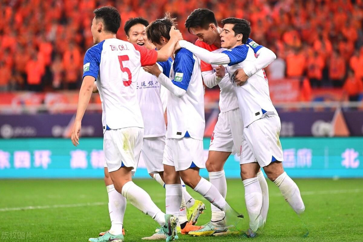 申花攻守兼顾,球队整体表现抢眼 申花攻守兼顾,球队整体表现抢眼