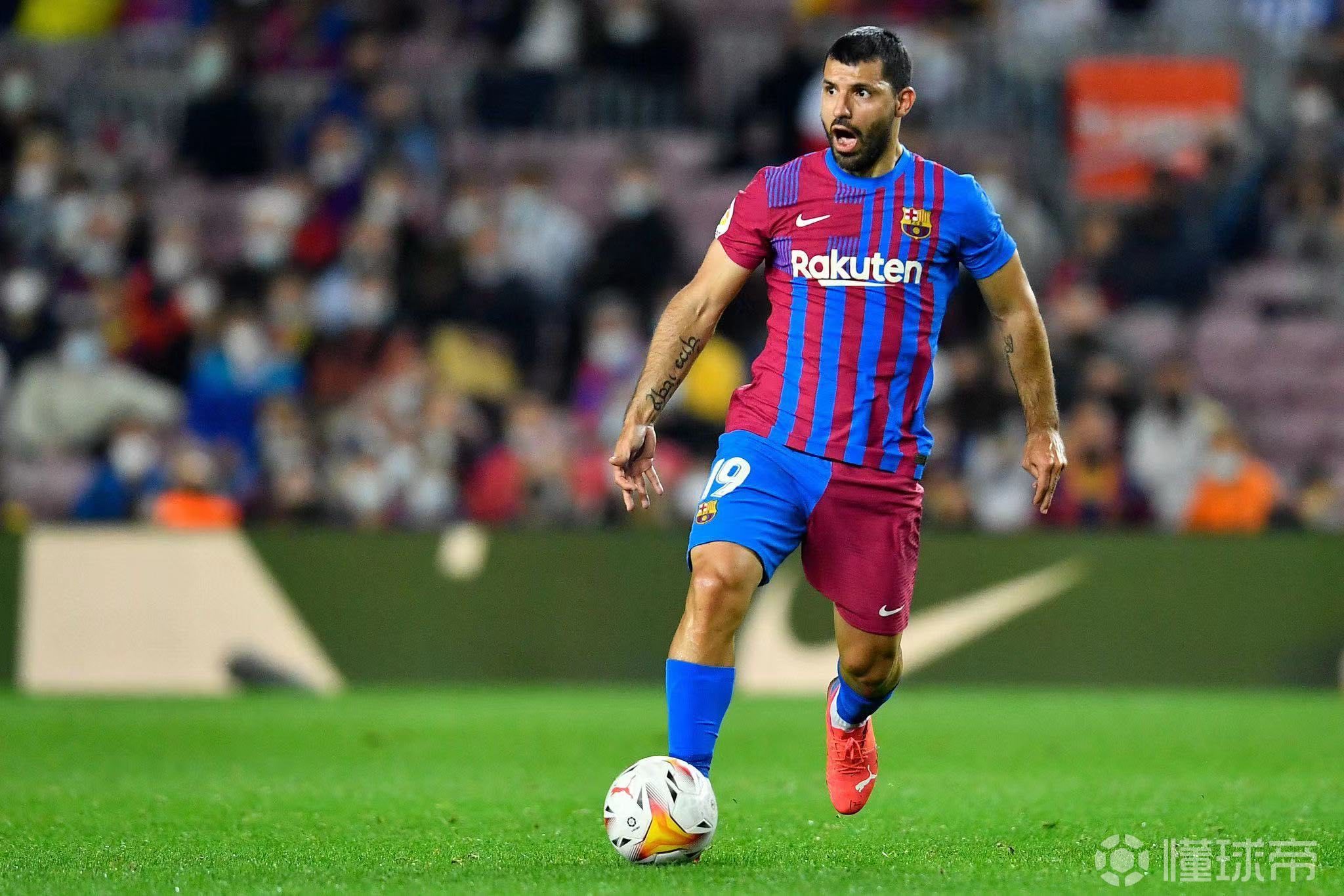 西班牙碾压摩洛哥，阿圭罗统治全场