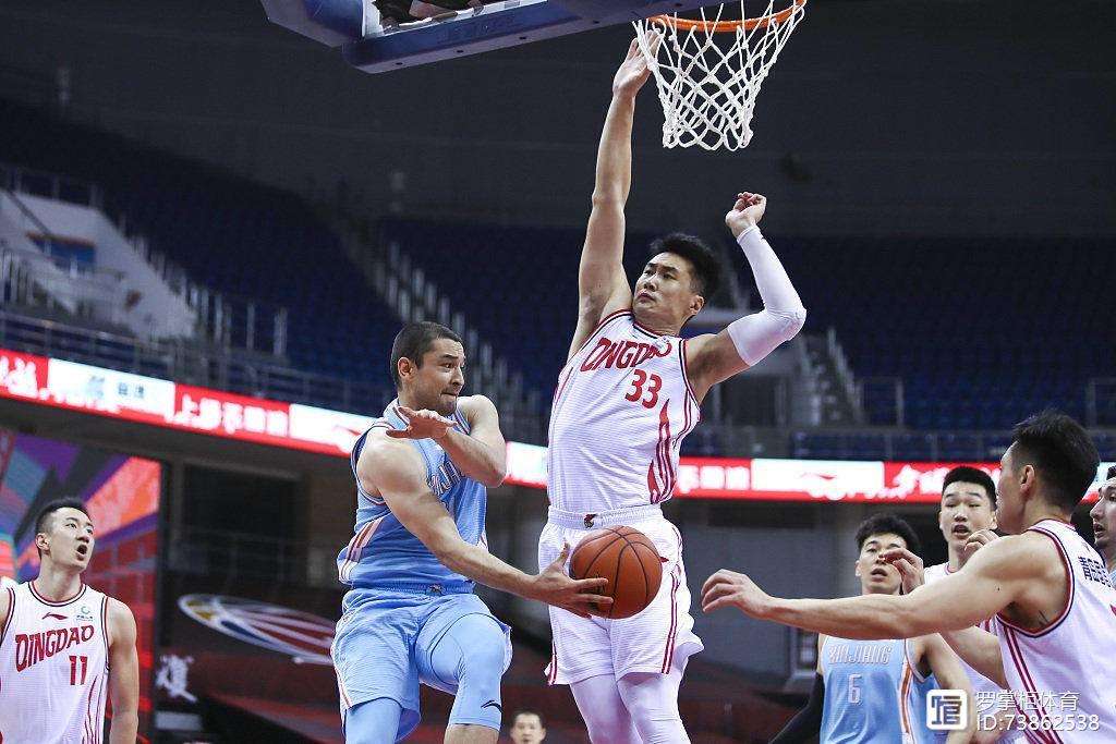 青岛队险胜新疆队,克莱状态火热 青岛队险胜新疆队,克莱状态火热