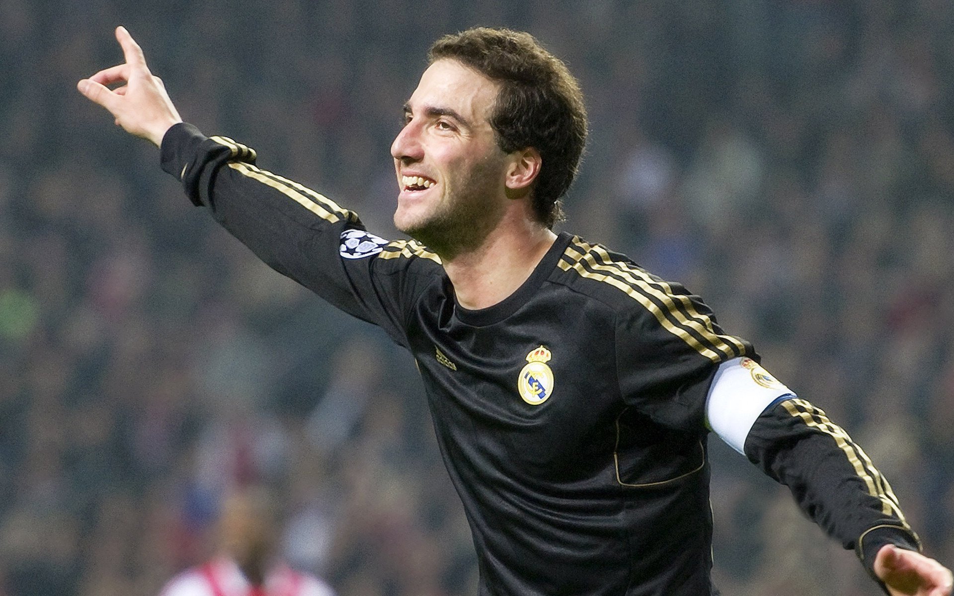 历史性跨越，卡塔尔斩落哥伦比亚，定义亚洲足球新纪元