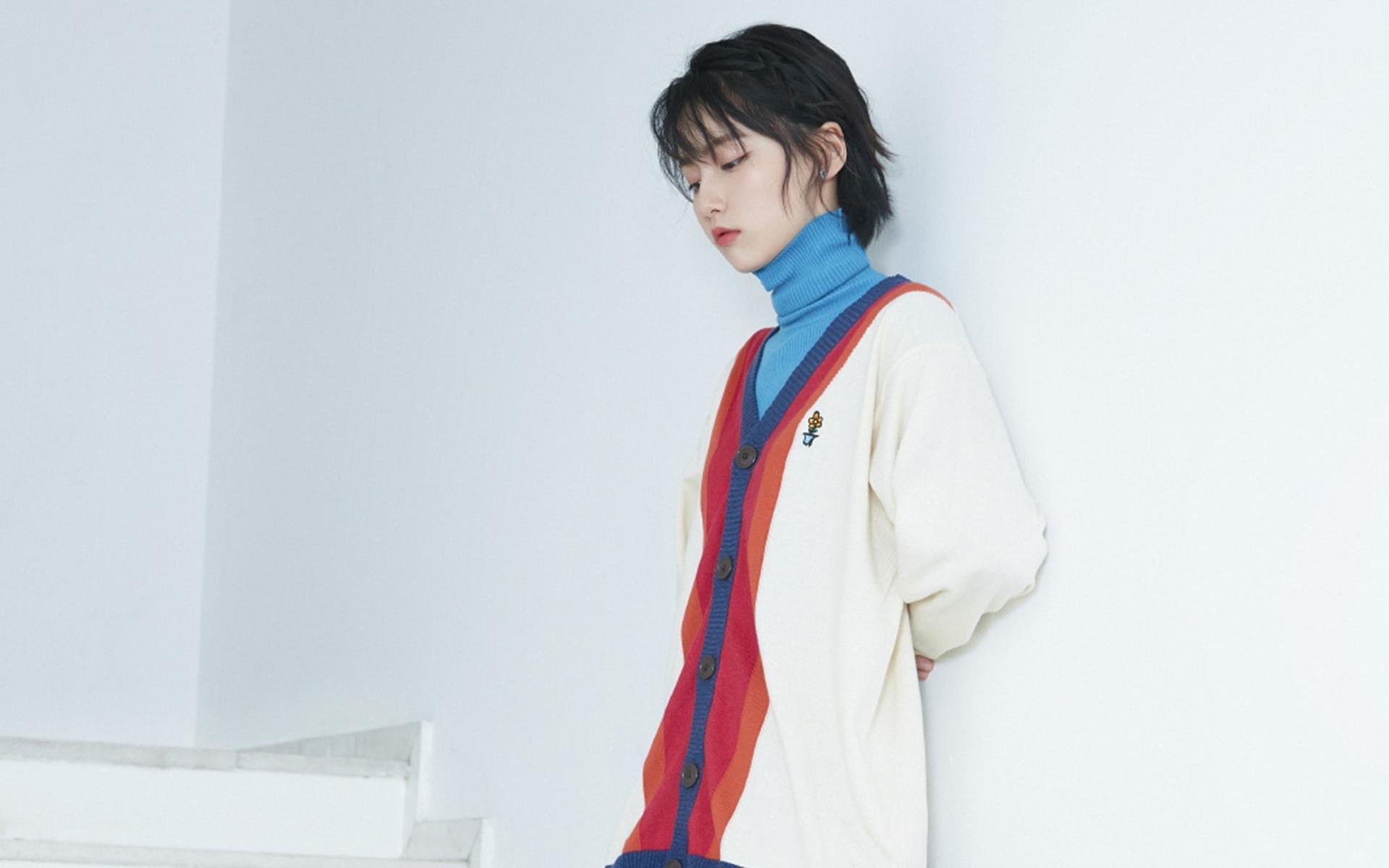 看到这个组合时,我的第一反应和你一样—这是一场时空错位的混搭。但细想之下,顶级竞技体育的生死时刻,其内核是相通的。无论是NBA的硬木地板,还是欧洲足球的绿茵场,决定命运的战斗都散发着同样的硝烟味