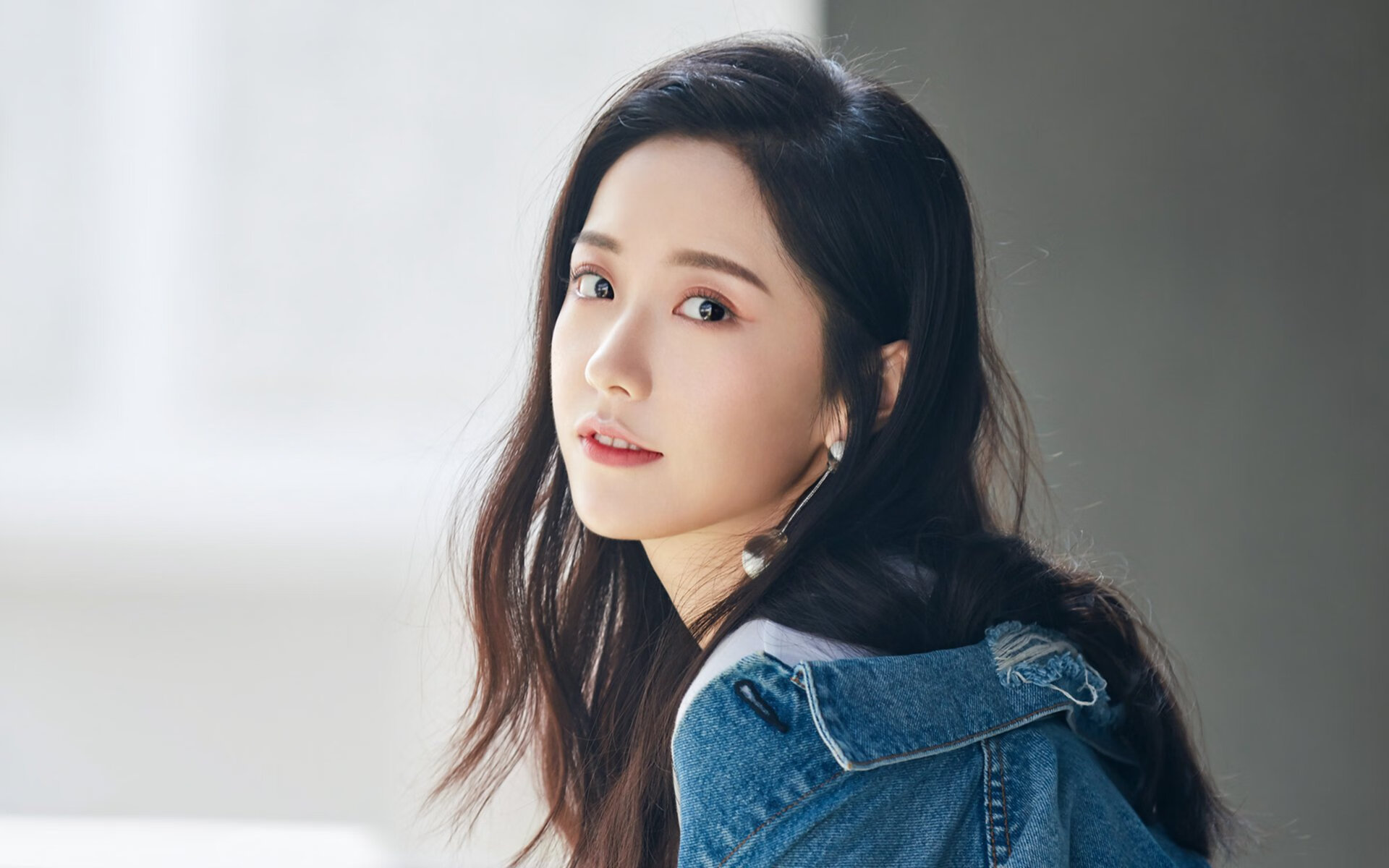 独臂擎天，寒夜中，哈利伯顿扛起一个时代的重量