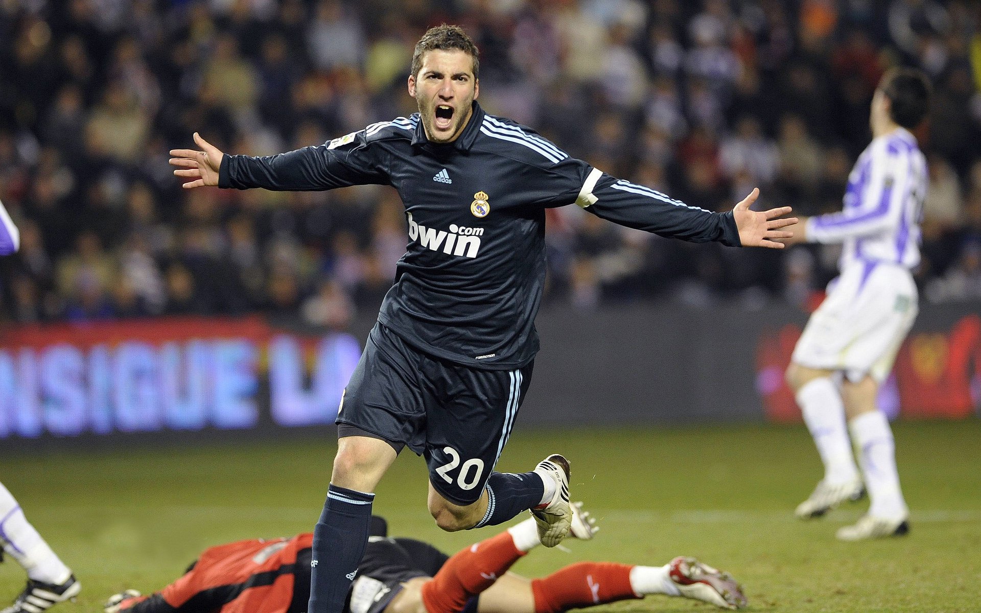 美加墨2026，当马克西的左脚画出一条二十年的回家路