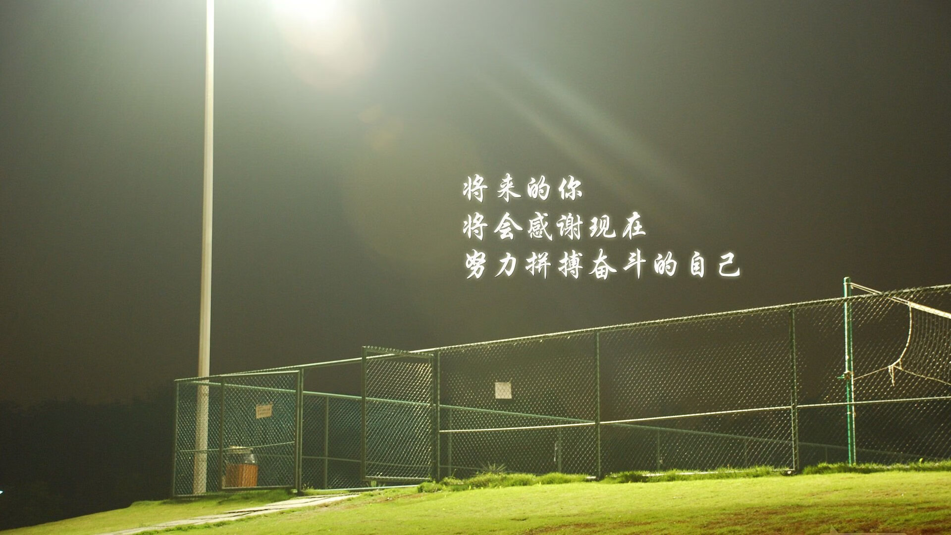 很有戏剧性和冲击力。我们先来构思几个有张力的标题,然后基于选定的标题,写一篇风格独特的文章